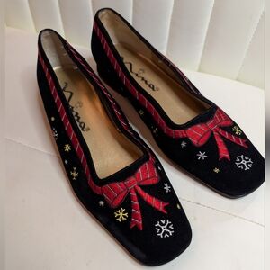 Nina Black Velvet Christmas HolidayFlats w/ Red & Gold Embroidery Vintage Sz 9.5